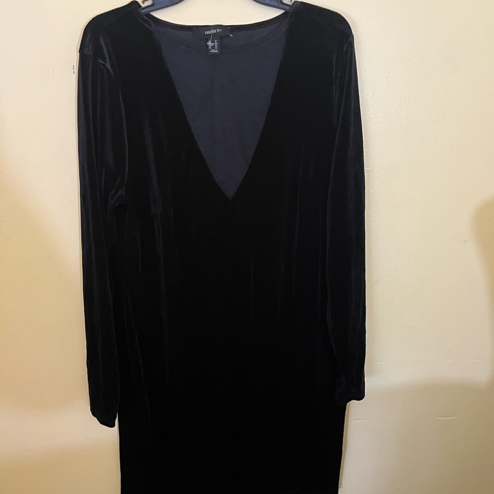 Forever 21 Black Long Sleeve V-Neck Sheath Dress